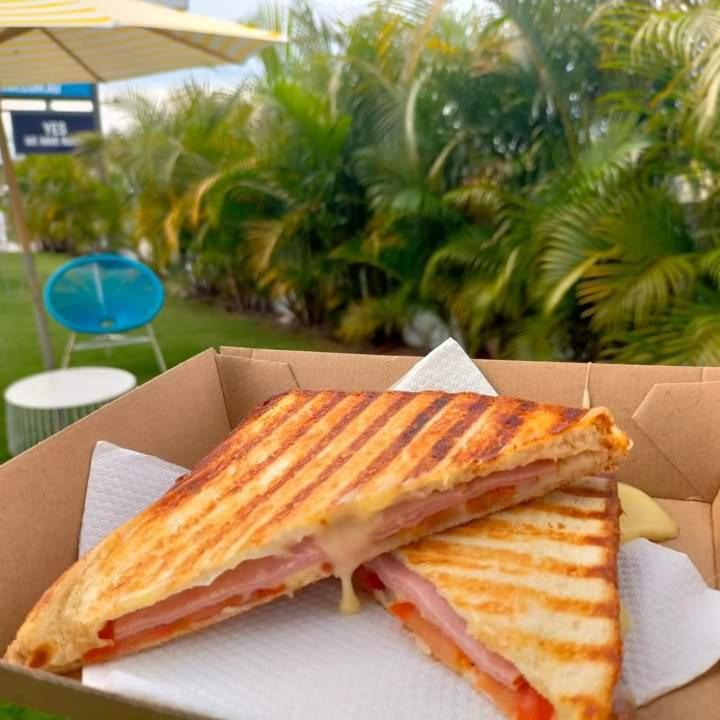 The Cubana Ballina Eksteriør bilde
